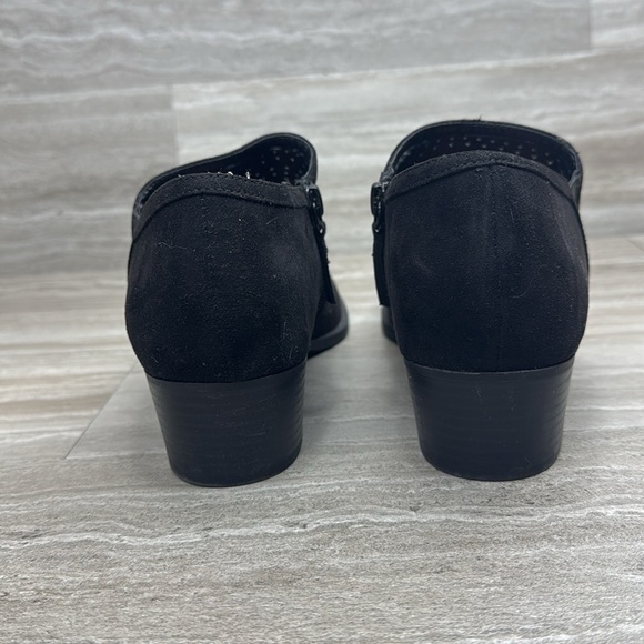 NWT Dress Barn Hazel Faux Suede Cut Out Ankle Booties Womens Size 7 - Picture 3 of 12